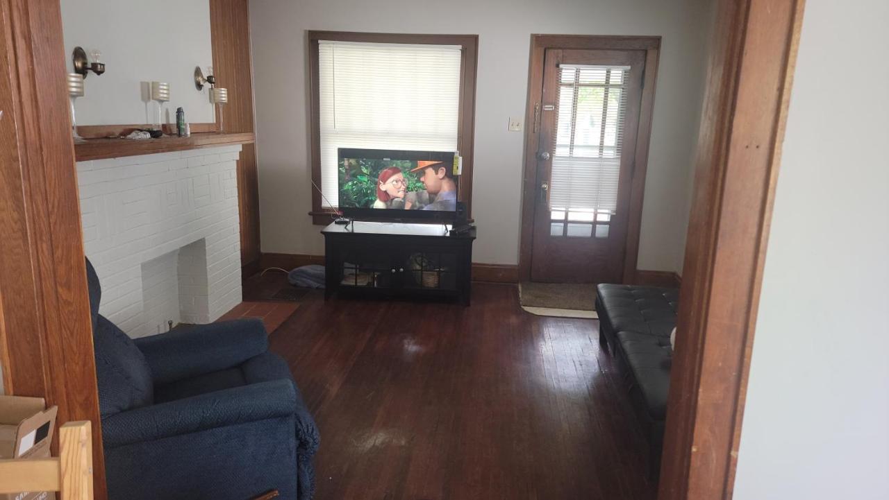 Apartment Quiet 3 Bed With Fenced Yard